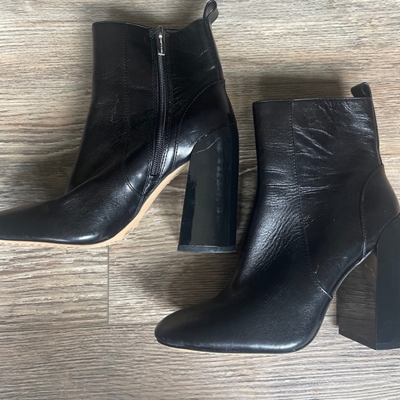 Vince Camuto Black Leather Block Heel Ankle Booties Pointed Toe Size 6.5 - Picture 3 of 10